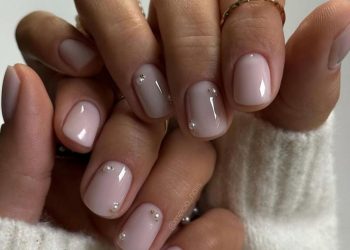 5 nail arts που θα σε βάλουν από τώρα σε γιορτινό mood και όχι δεν είναι μόνο το κλασικό κόκκινο