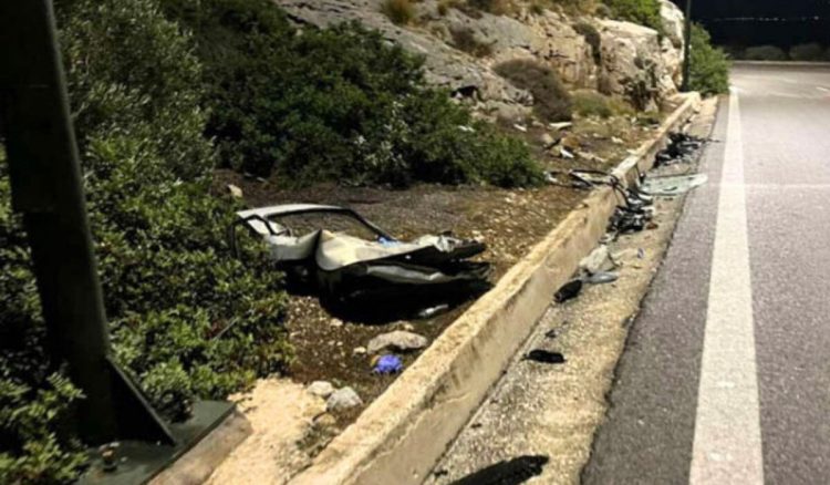 Τραγωδία στη Φθιώτιδα: Σκοτώθηκαν δύο φίλοι τα ξημερώματα σε φοβερό τροχαίο (ΕΙΚΟΝΕΣ)