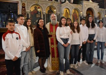 Τις ευχές στο Μητροπολίτη Τρίκκης απηύθυναν μαθητές του 5ου Γυμνασίου Τρικάλων