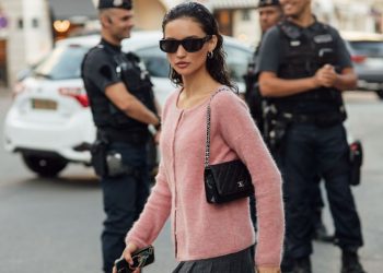 Οδηγός Αγοράς: 10+1 μαύρες shoulder bags για day-to-night σύνολα
