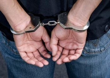 “Στην φάκα” διακινητής κοκαΐνης – Βρήκαν και οπλισμό οι αστυνομικοί (ΕΙΚΟΝΑ)