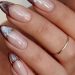 Αντίο french manicure! Η κλασική λευκή γραμμή αποκτά χρώμα και φαντασία: 6 σχέδια για να διαλέξεις