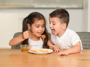 Πόσο μέλι μπορούν να τρώνε τα παιδιά σας χωρίς κίνδυνο;