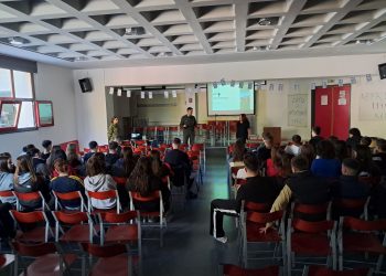 Για τις στρατιωτικές σχολές ενημερώθηκαν από στρατιωτικούς της ΣΜΥ μαθητές του 8ου ΓΕΛ