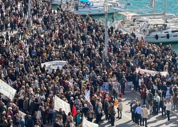 Αποφασιστικό “παρών” των πολιτών του Βόλου στο συλλαλητήριο κατά του LNG – Μπέος: Είναι αποτυχία, διακόσιοι χαβαλέδες μαζεύτηκαν (ΕΙΚΟΝΕΣ – ΒΙΝΤΕΟ)