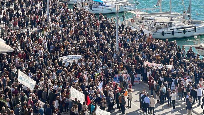Αποφασιστικό “παρών” των πολιτών του Βόλου στο συλλαλητήριο κατά του LNG – Μπέος: Είναι αποτυχία, διακόσιοι χαβαλέδες μαζεύτηκαν (ΕΙΚΟΝΕΣ – ΒΙΝΤΕΟ)