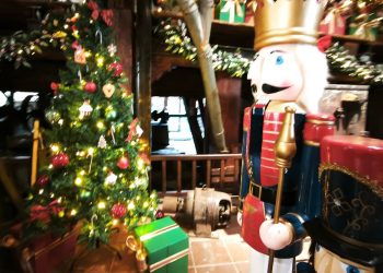 Μικρές κλεφτές ματιές στον Μύλο των Ξωτικών – λίγο πριν ανοίξει τις πύλες του