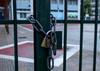 Απίστευτο περιστατικό – Σφράγισαν με ηλεκτροσυγκόλληση την πόρτα σχολείου