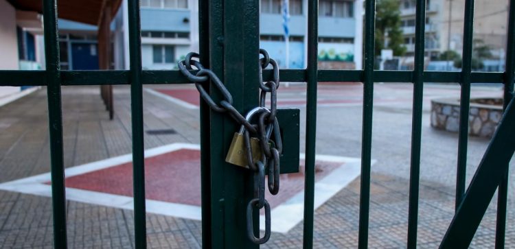 Απίστευτο περιστατικό – Σφράγισαν με ηλεκτροσυγκόλληση την πόρτα σχολείου