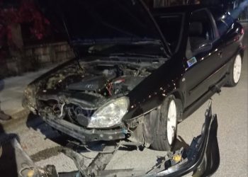 Ι.Χ.Ε. εξετράπη της πορείας του και προσέκρουσε σε μαντρότοιχο στην Καλαμπάκα (ΕΙΚΟΝΕΣ)