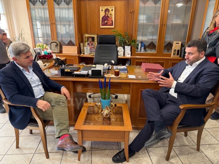 Στην Καλαμπάκα ο ευρωβουλευτής του ΣΥΡΙΖΑ Νίκος Φαραντούρης – Συναντήθηκε με τον δήμαρχο Μετεώρων Λευτέρη Αβραμόπουλο (ΕΙΚΟΝΕΣ)