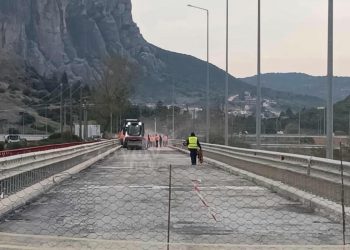 Ασφαλτοστρώνεται η γέφυρα της Διάβας – Οδεύει προς την ολοκλήρωση (ΕΙΚΟΝΕΣ)