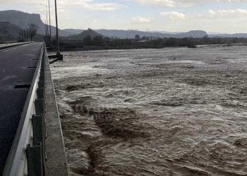 Φούσκωσε ο Πηνειός: ΕΙΚΟΝΕΣ – ΒΙΝΤΕΟ από τη γέφυρα της Διάβας