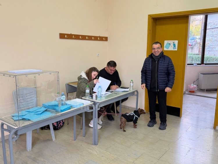 Σε εξέλιξη οι εσωκομματικές της Ν.Δ. στην Καλαμπάκα – Ομαλή η διαδικασία στο Εργατικό Κέντρο (ΕΙΚΟΝΕΣ)