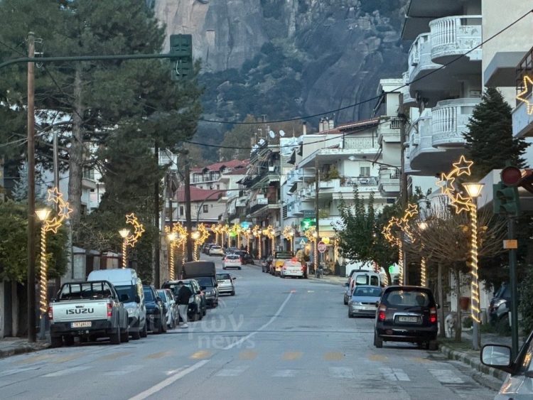 «Μύρισαν» Χριστούγεννα στην Καλαμπάκα – Η πόλη φόρεσε τα γιορτινά της! (ΕΙΚΟΝΕΣ)