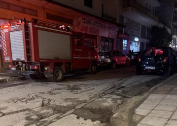 Τρίκαλα: Ηλικιωμένος τραυματίστηκε μέσα στο κατάστημά του – Τον εντόπισαν περαστικές-Εσπασαν την τζαμαρία για να τον βοηθήσουν