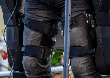 Ρομποτικό εξωσκελετό για άτομα με κινητικά προβλήματα δημιουργούν φοιτητές του Πανεπιστημίου Θεσσαλίας (ΒΙΝΤΕΟ)