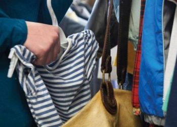 Έκανε την πελάτισσα και παραλίγο να… σηκώσει το μαγαζί!