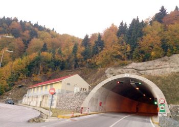 Πύλη: Οδηγός νταλίκας εγκλωβίστηκε στη Γκρόπα