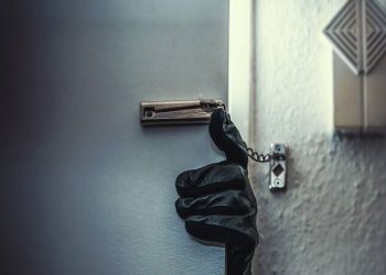 Διέρρηξαν σπίτι και έκλεψαν από ηλιακό θερμοσίφωνα μέχρι… κάγκελα!!!