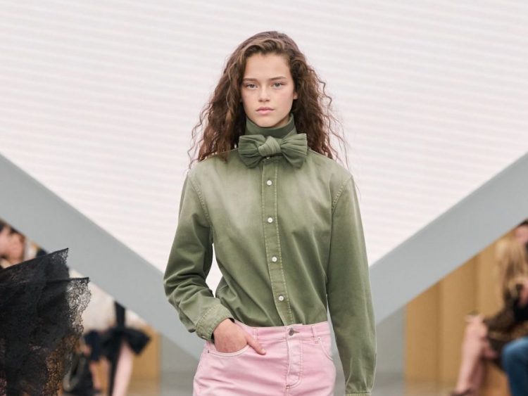 Χακί: Το neutral color της σύγχρονης μόδας & τα items που πρωταγωνιστούν