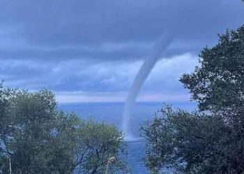 Μαγιόρκα: Υδροστρόβιλος χτυπά μόλις λίγα μέτρα μακριά από δημοφιλή παραλία