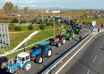 Πάνω στον Ε65 οι αγρότες της Καρδίτσας που αιφνιδίασαν την Αστυνομία! (ΕΙΚΟΝΕΣ)