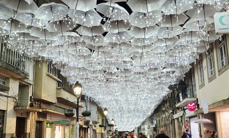 Umbrella Sky Project στην Agueda | Ο πιο φωτεινός ουρανός της Πορτογαλίας