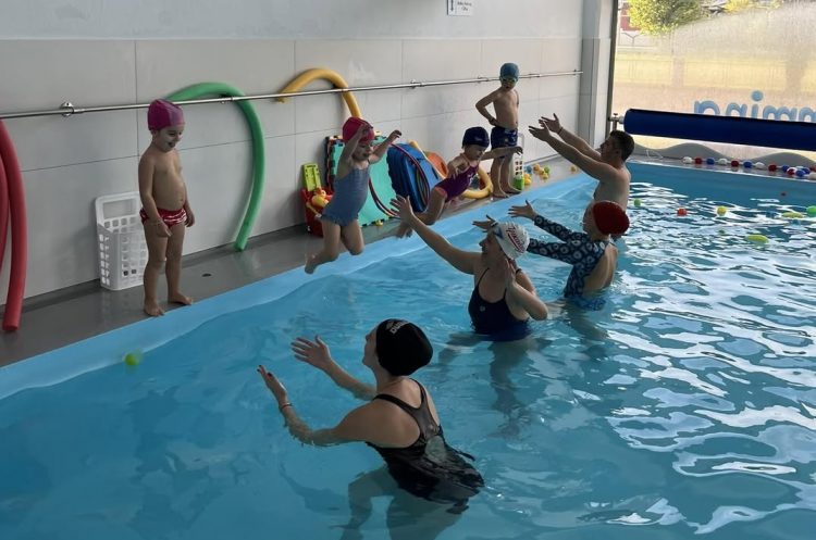 Άθληση Pool Center: Γιατί η βρεφική κολύμβηση είναι η απάντηση τον χειμώνα;