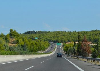 Οδηγούσε μεθυσμένος μεγάλο όχημα – Έκανε επικίνδυνα “ζικ ζακ” ακόμη και πάνω στην ΛΕΑ (!)