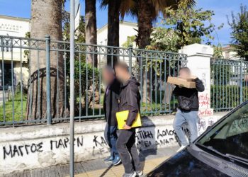 Στην Εισαγγελέα για να ζητήσει προθεσμία ο Λιμενικός από τον Βόλο που κατηγορείται για ασέλγεια ανηλίκων (ΕΙΚΟΝΕΣ)