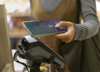 IRIS και στα σούπερ μάρκετ από 1η Δεκεμβρίου: Πώς θα πληρώνετε – Tσουχτερά πρόστιμα για απροετοίμαστες επιχειρήσεις