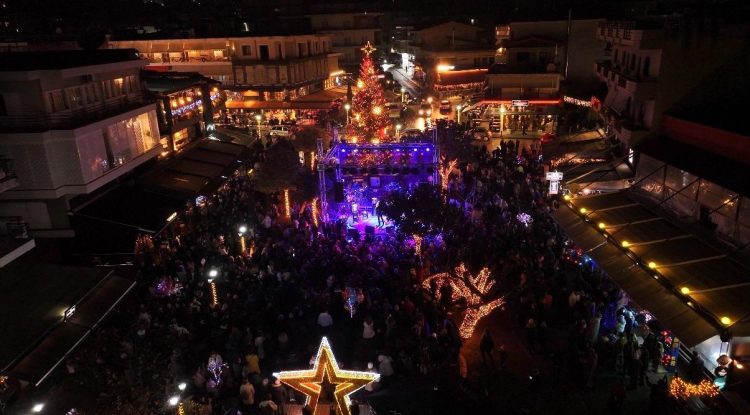 Η Καλαμπάκα άναψε το φως των Χριστουγέννων – Μια λαμπερή γιορτή κάτω από τα Μετέωρα   