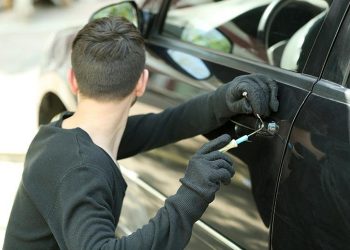 Γνώριζαν τις συνήθειες των ιδιοκτητών και ρήμαζαν καινούργια αυτοκίνητα – Πως χρησιμοποίησαν κλεμμένο όχημα από τη Θεσσαλία για παρανομίες