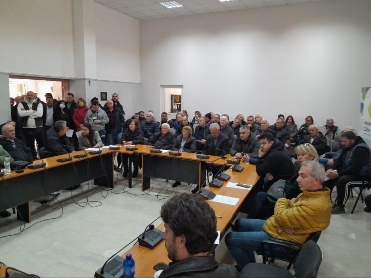 Αρνήθηκε η Δημοτική Αρχή Φαρκαδόνας να παραχωρήσει αίθουσα στην Επιτροπή Ανασυγκρότησης