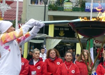 Η Καρδίτσα «άναψε» με περηφάνια την Ολυμπιακή Φλόγα (ΕΙΚΟΝΕΣ)