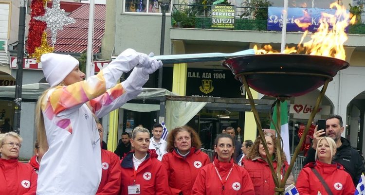 Η Καρδίτσα «άναψε» με περηφάνια την Ολυμπιακή Φλόγα (ΕΙΚΟΝΕΣ)