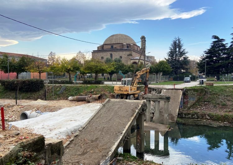 Τέλος για την πεζογέφυρα Αγίου Κωνσταντίνου στα Τρίκαλα – Αμεσα εργασίες για τη νέα γέφυρα