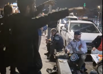 Γλέντι στη Γέφυρα του Γαλατά όπου η ζωή χορεύει στους ρυθμούς της Πόλης