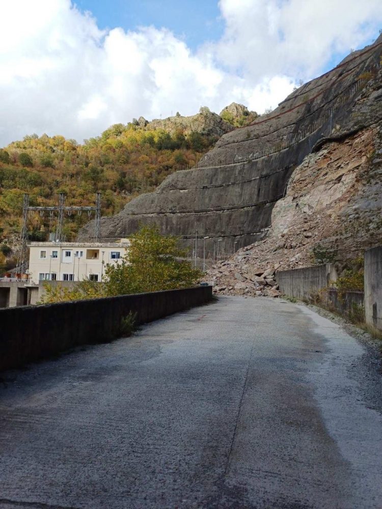Αυτοψία της Αντιπεριφερειάρχη Π.Ε. Τρικάλων Χρύσας Ντιντή στον Υδροηλεκτρικό Σταθμό στη Γλύστρα Μεσοχώρας