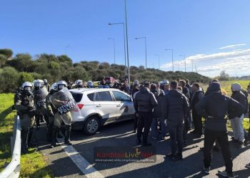 ΑΓΡΟΤΕΣ: Αυτή είναι η εικόνα στα μπλόκα της Νίκαιας και του Ε65 (ΕΙΚΟΝΕΣ – ΒΙΝΤΕΟ)