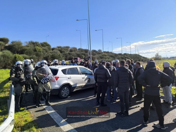 ΑΓΡΟΤΕΣ: Αυτή είναι η εικόνα στα μπλόκα της Νίκαιας και του Ε65 (ΕΙΚΟΝΕΣ – ΒΙΝΤΕΟ)