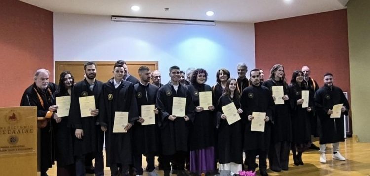 Ορκίστηκαν 12 απόφοιτοι του Προπτυχιακού Προγράμματος Σπουδών του Τμήματος Δασολογίας, Επιστημών Ξύλου και Σχεδιασμού (ΕΙΚΟΝΕΣ – ΒΙΝΤΕΟ)
