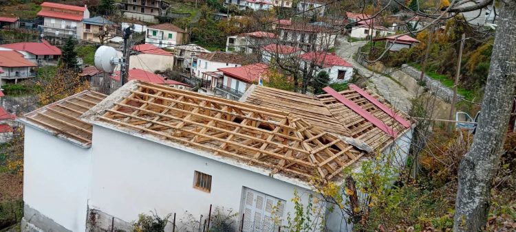 Συνεχίζεται το μεγάλο πρόγραμμα αποκαταστάσεων από την κακοκαιρία DANIEL στον Δήμο Μετεώρων: Νέα στέγη στο Κοινοτικό Κτίριο Καλογριανής