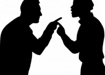 «Θα σε πατήσω κάτω, έχεις γκόμενο» – 85χρονος απείλησε τη 75χρονη σύζυγό του