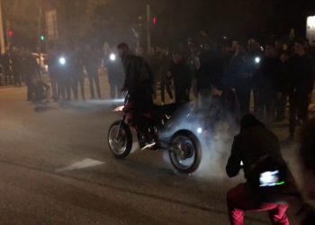 Έκαναν κόντρες με μηχανές και τις… διαφήμιζαν με βίντεο – Πιάστηκε ο ένας, αναζητούνται άλλοι δύο