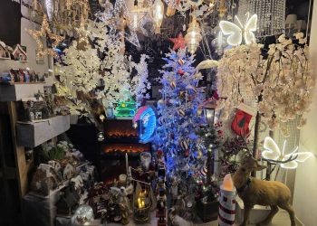 Η μαγεία των Χριστουγέννων ζωντανεύει στη βιτρίνα του Λαφαζάνη