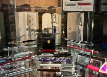Βιβλιοπωλείο Λαμπρίδης: Εκλεπτυσμένες προτάσεις για δώρα που βάζουν την υπογραφή σας!!!