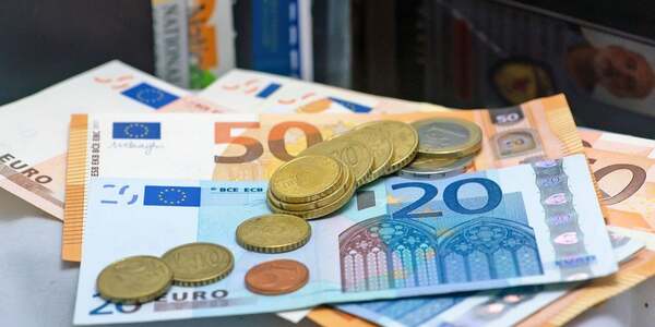 Έρχεται νέο voucher για όσους χρωστούν – Τι καλύπτει και πώς θα σας βοηθήσει