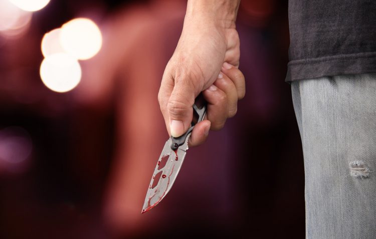 Συμπλοκή με μαχαίρια και τρεις τραυματισμούς στο Μουζάκι